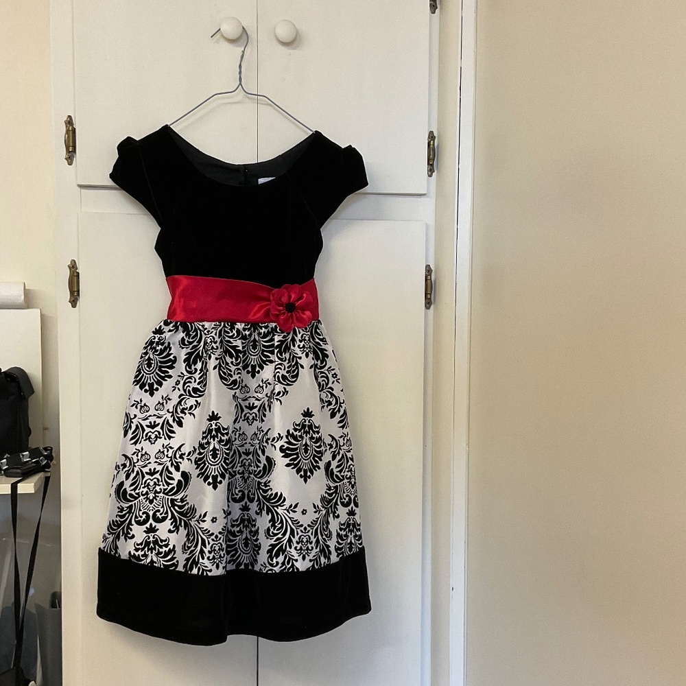 Jona Michelle Black, White, Red Velvet, Brocade and Satin Dress, Girl’s Size 8